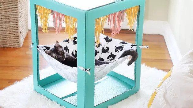 DIY Cat Hammock From Cardboard