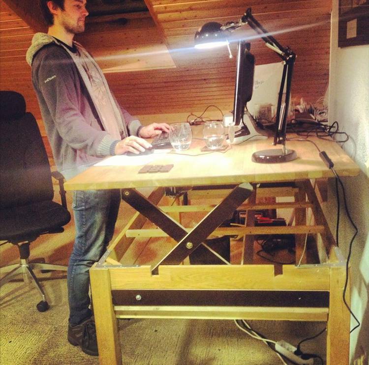 DIY Adjustable Standing Desk