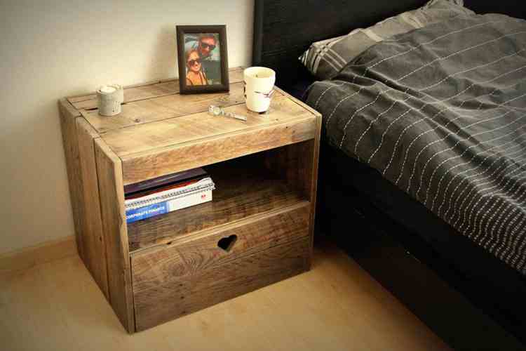 DIY Pallet Nightstand