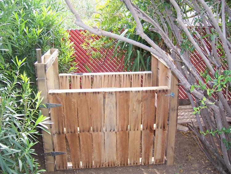 Pallet Compost Bin DIY