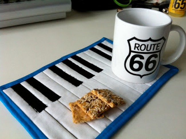 Piano Mug Rug