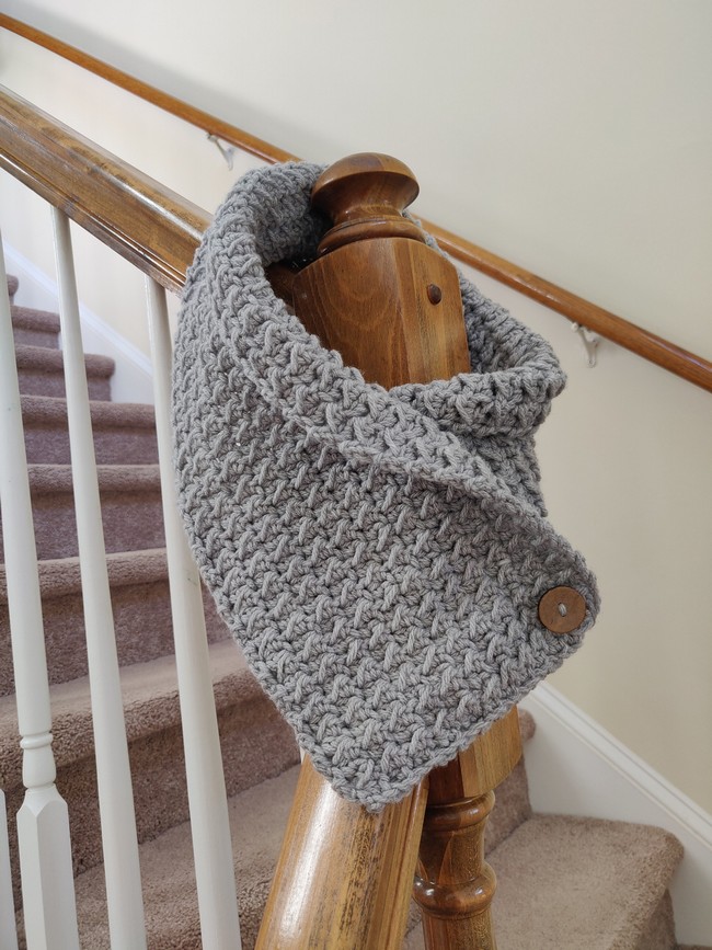 The Fleur Neckwarmer