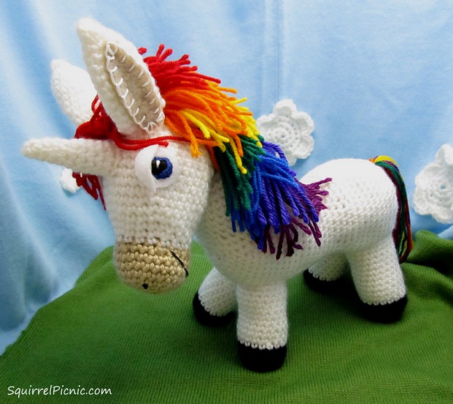 Rainbow amigurumi 