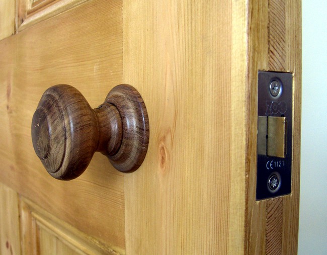  Make Traditional Door Knobs