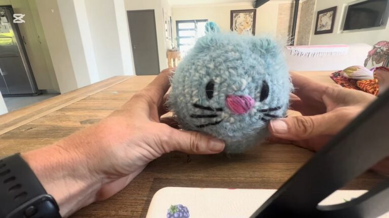 Crochet Cute Little Loaf Cat Pattern