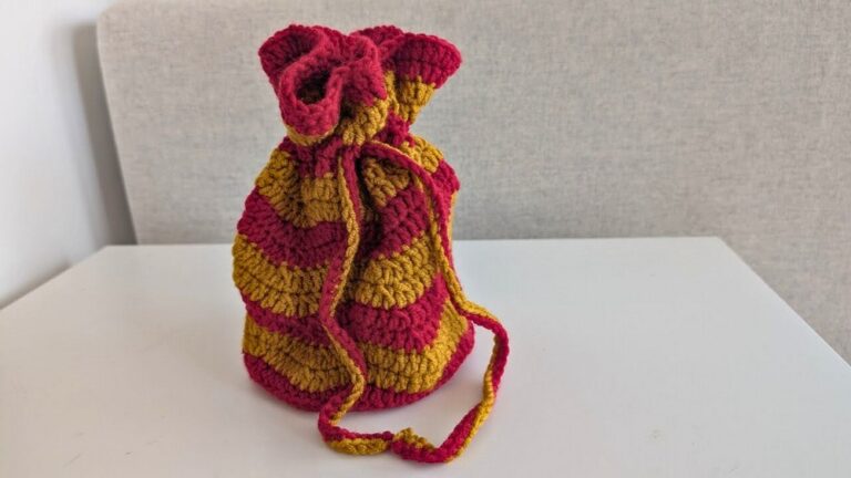 How to Crochet Pouch With Wave Pattern for Beginners