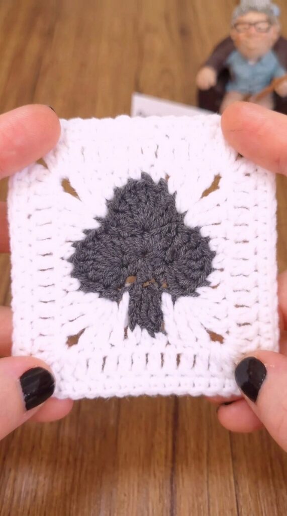 Crochet Club Poker Granny Pattern 5