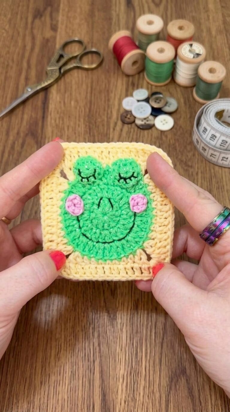 Crochet Frog Granny Square Pattern 5