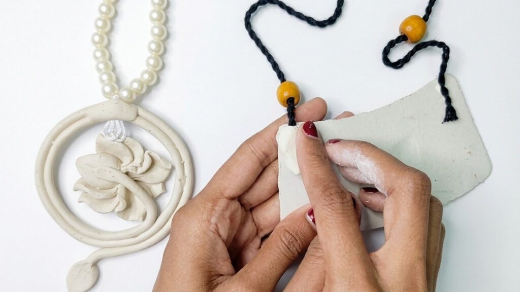 Attach Tassel Clay Necklace 4
