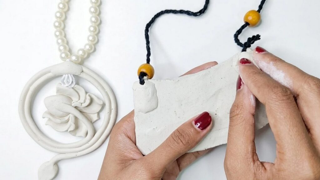 Attach Tassel Clay Necklace 5